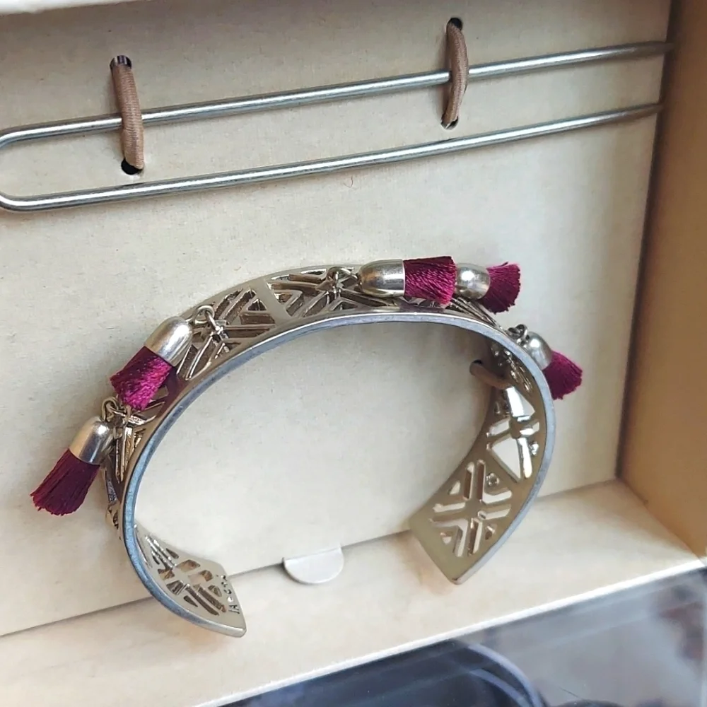 Jen Atkins x Chloe & Isabel hair cuff - antique silver with red tassels